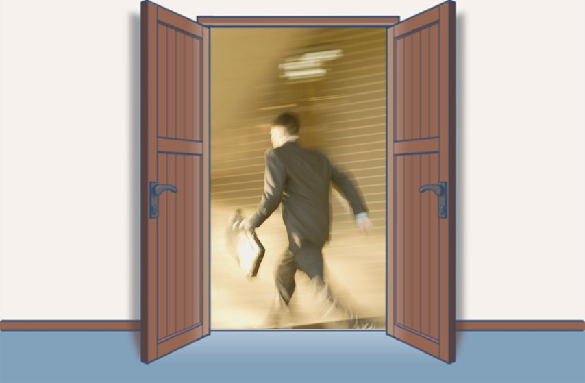 イメージ図：転職活動に奔走する40代男性
