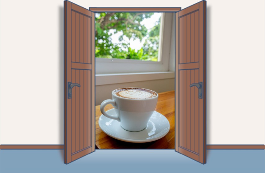 窓辺の木製テーブルに置かれたカプチーノ
